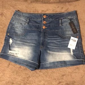 NWT Jean Hi-Waist Shorts!